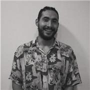 Profesor de artes imparte clases de dibujo, tatuaje y fotografía